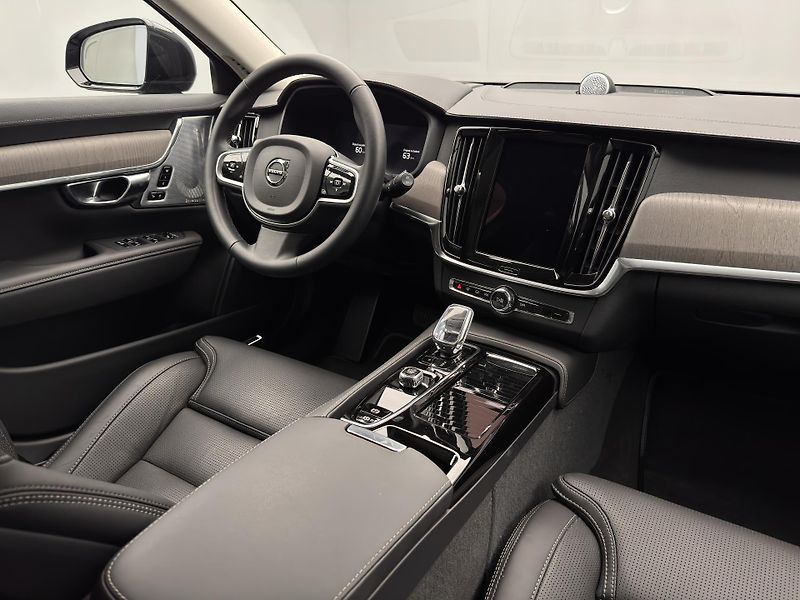 Volvo V90 T8 AWD RECHARGE ULTRA - fotka 29 z 53