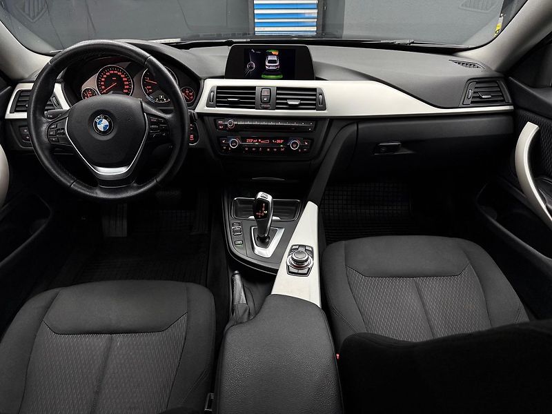 BMW Řada 4 (2015) Gran Coupé 418d A/T - fotka 12 z 24