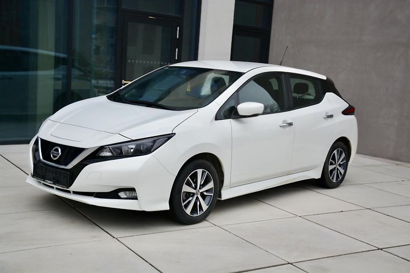 Nissan Leaf (2020) Acenta 110KW 1 MAJITEL KAMERA  - fotka 16 z 40