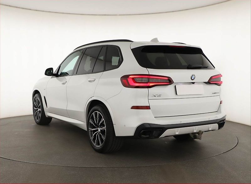 BMW X5 (2020) xDrive30d - fotka 4 z 21