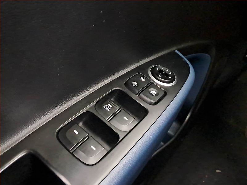 Hyundai i10 (2015) 1.0, Tempomat, Park. senzory - fotka 16 z 16
