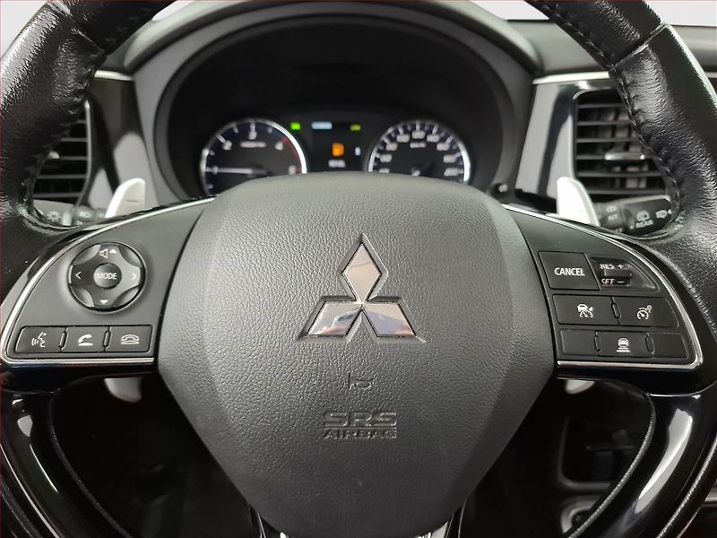 Mitsubishi Outlander (2017) 2.2 DI-D, 4X4, Automat - fotka 15 z 17