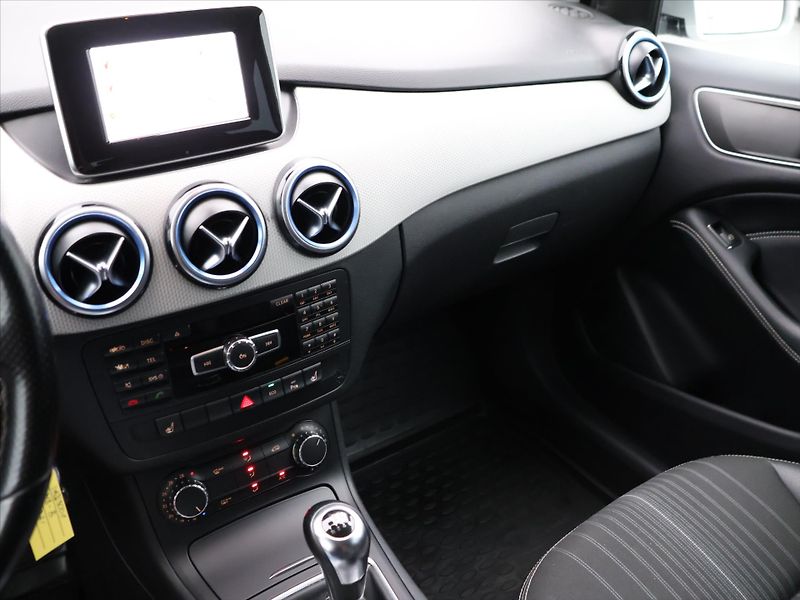 Mercedes-Benz Třídy B 1,6 200i 138kW Navi Xenon - fotka 23 z 37