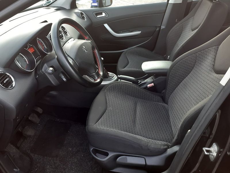 Peugeot 308 (2009) SW 1.6 16V - fotka 16 z 29