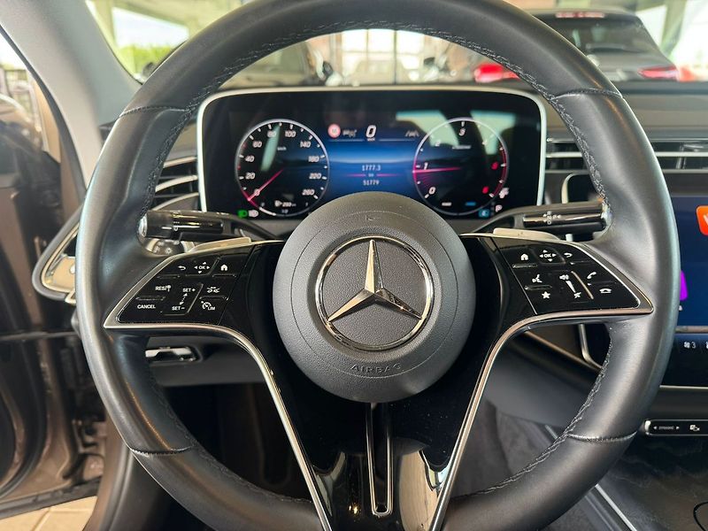 Mercedes-Benz Třídy E E 220d 4MATIC - fotka 12 z 20