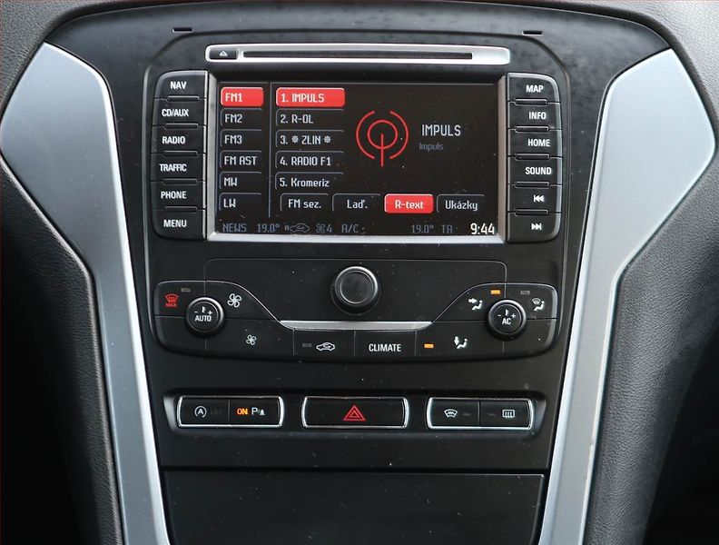 Ford Mondeo (2012) Trend 1.6 TDCi, Serv.kniha - fotka 12 z 20