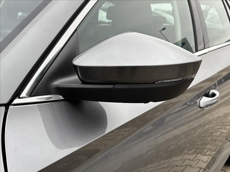 Škoda Superb 2,0 TDI 110kW Style DSG - fotka 11 z 42
