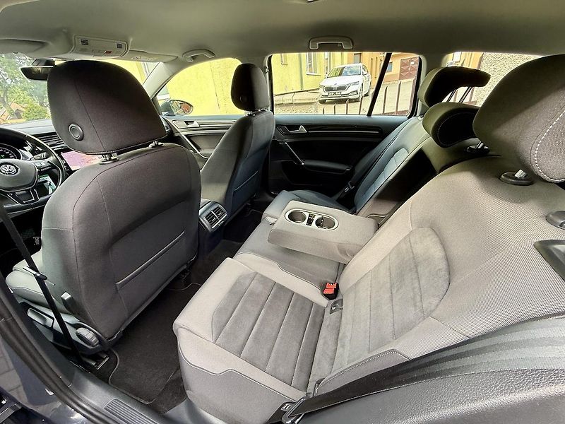 Volkswagen Golf Variant (2020) 2,0TDi 110kW HIGHLINE DSG ČR - fotka 9 z 15