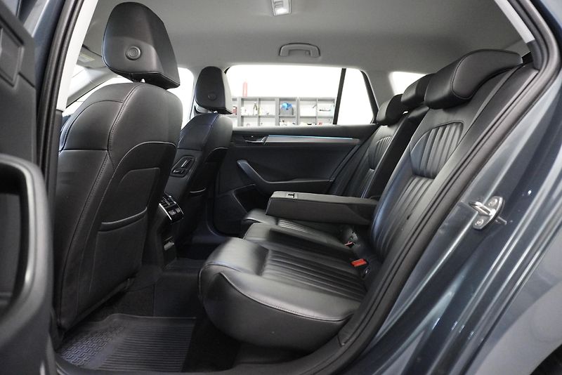 Škoda Superb 1.5 TSI 110kW STYLE TOP SERVIS - fotka 23 z 35
