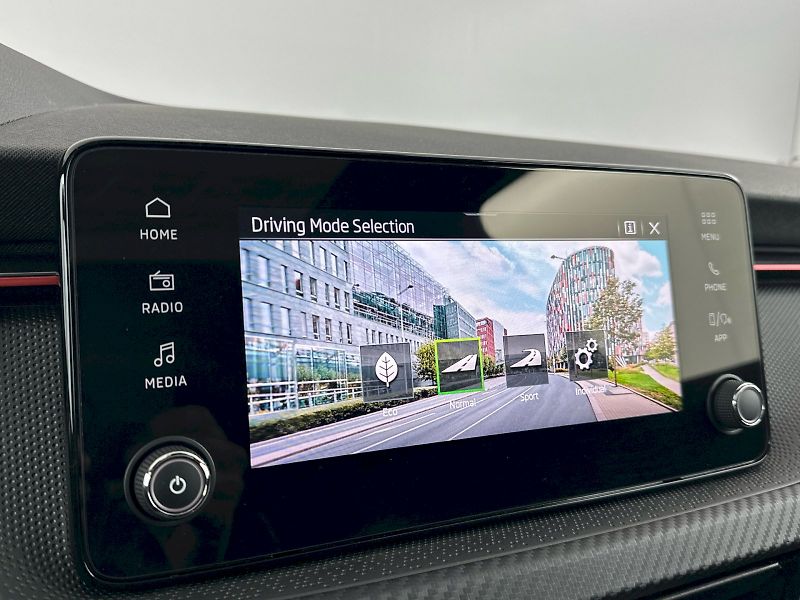 Škoda Kamiq (2025) DSG 1.0TSI 85kW Monte Carlo - fotka 12 z 32