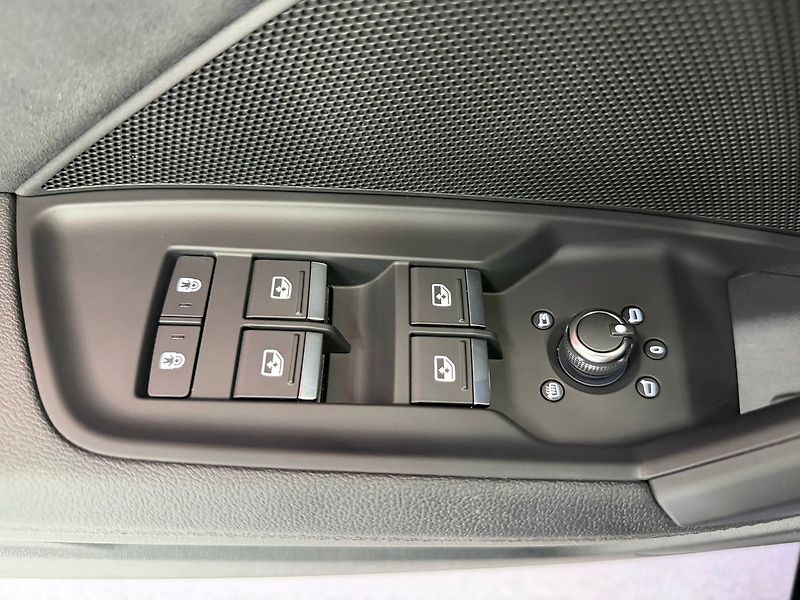 Audi RS 3 QUATTRO, B&O, HUD, VIRTUAL, SP - fotka 25 z 28