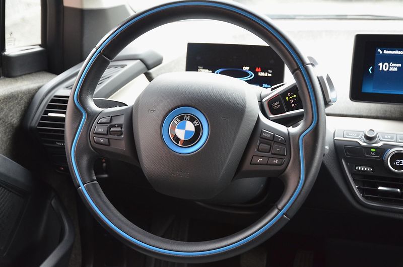 BMW i3 (2022) 120Ah // REZERVOVÁNO // - fotka 18 z 36