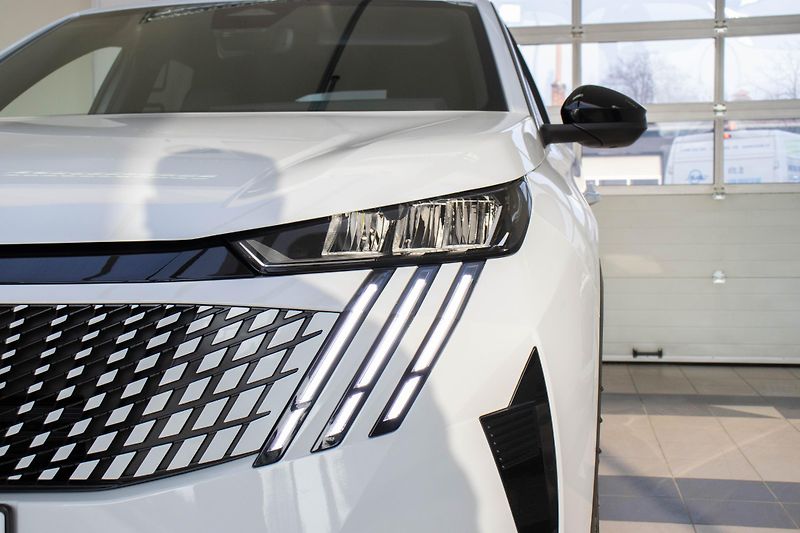 Peugeot 3008 ALLURE Hybrid 145 e-DCS6 - fotka 15 z 16