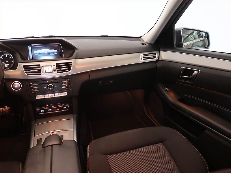 Mercedes-Benz Třídy E (2016) E 250 BlueTEC 4MATIC, 4X4 - fotka 8 z 16