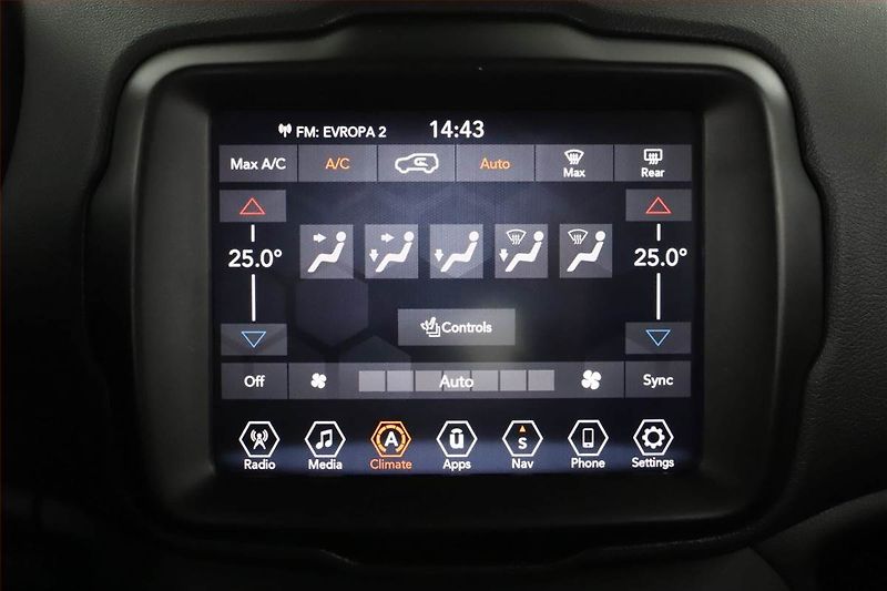 Jeep Renegade (2020) 4xe - fotka 14 z 22