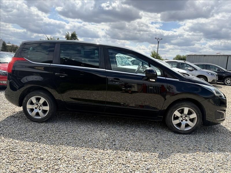 Peugeot 5008 1,6 HDI 7MÍST NAVI TAŽNÉ - fotka 4 z 27