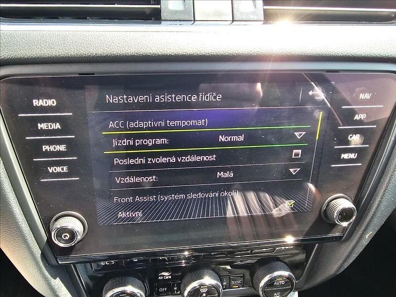 Škoda Octavia III 2,0TDi 110KW STYLE + - fotka 21 z 46