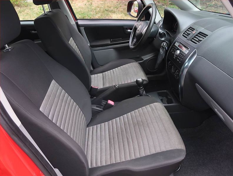Suzuki SX4 (2011) 1.5 VVT, Serv.kniha - fotka 9 z 16