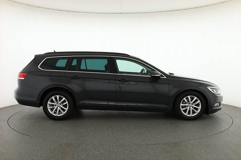 Volkswagen Passat (2017) Comfortline 2.0 TDI - fotka 6 z 19