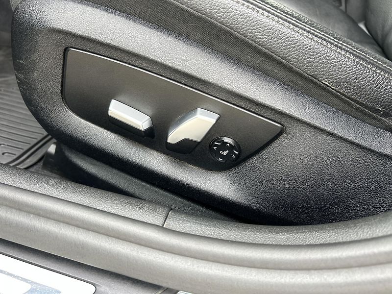 BMW Řada 5 520D XDRIVE, 1. majitel - fotka 20 z 33