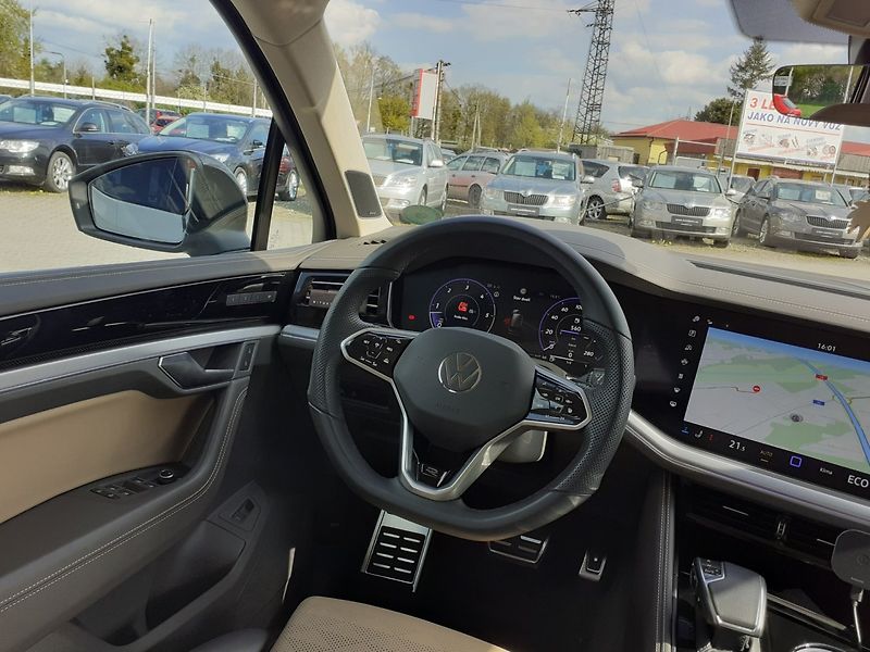 Volkswagen Touareg (2023) 3.0 V 6 TDi R-Line - fotka 9 z 50