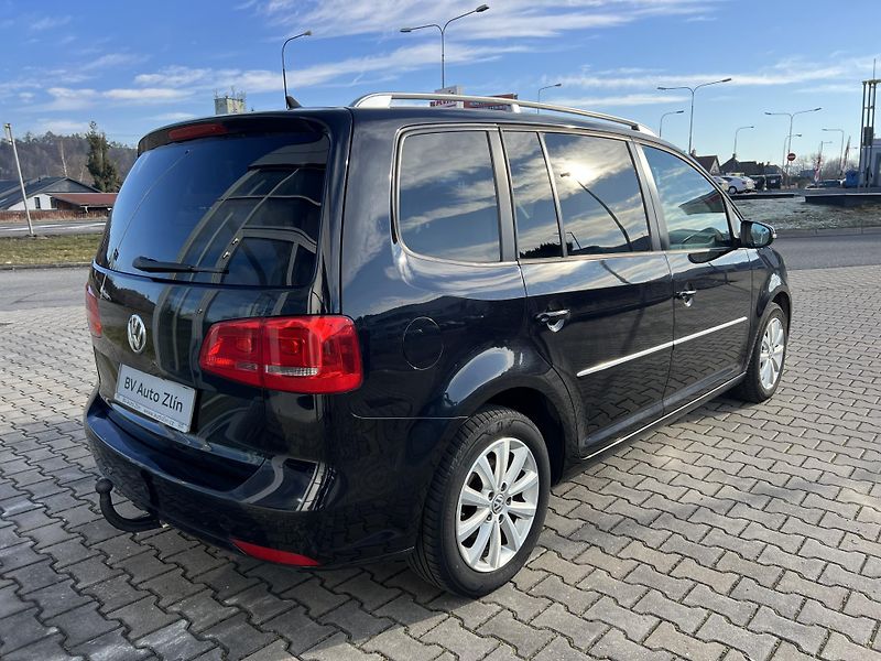 Volkswagen Touran (2013) 2.0 TDI Highline - fotka 5 z 33