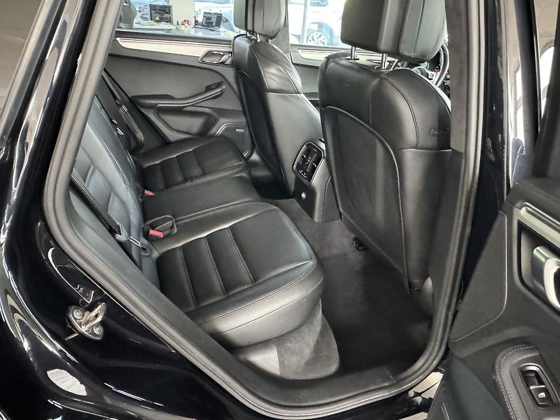Porsche Macan (2015) 3,6 V6 Turbo CHRONO BOSE - fotka 22 z 35