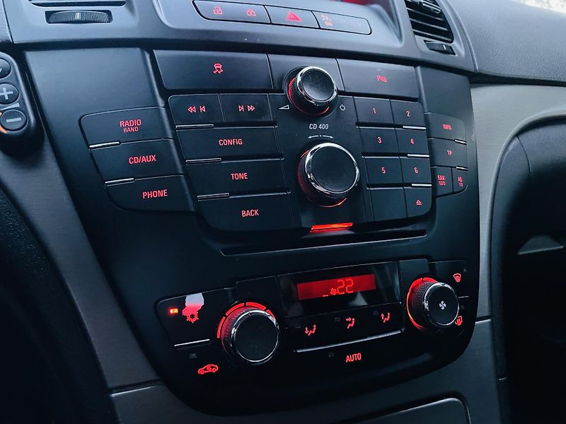 Opel Insignia 2.0CDTi MANUÁL TAŽNÉ SENZORY - fotka 33 z 36