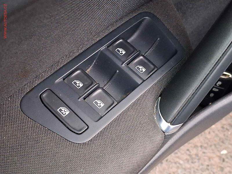 Volkswagen Golf (2018) 1.5 TSi, Join, LED, navi, - fotka 12 z 19