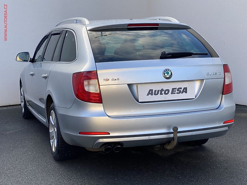 Škoda Superb (2011) 2.0TDi 4x4, Ambition, xenon - fotka 6 z 17