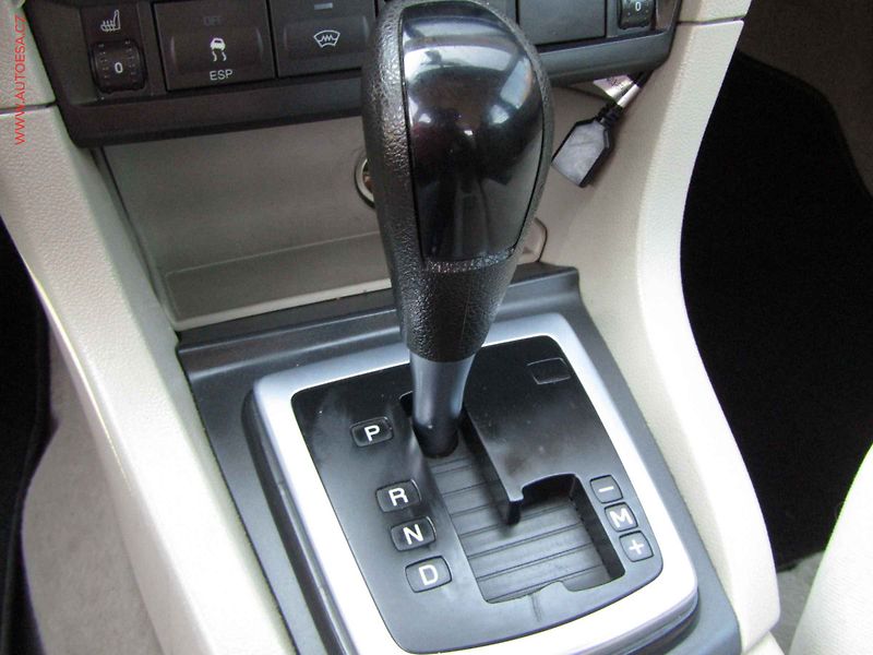 Ford Focus (2007) 1.6i, AC, výhřev sed - fotka 16 z 20
