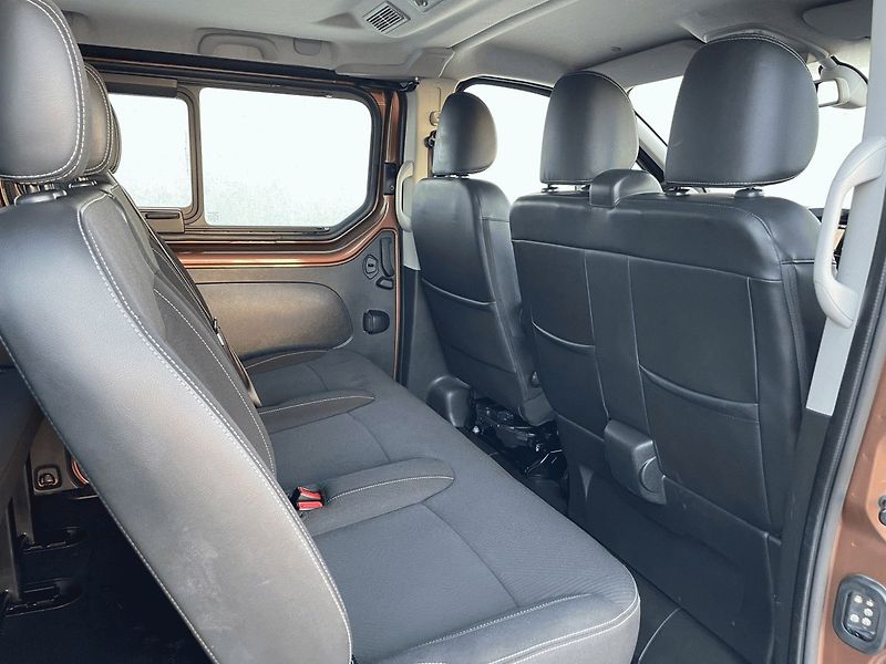 Renault Trafic (2021) Passenger L1 2,0dCi 145k 9míst - fotka 9 z 25