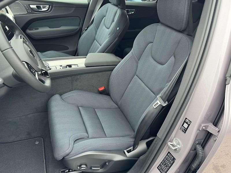 Volvo XC60 (2026) PLUS B5, 360°, FULL LED - fotka 13 z 25