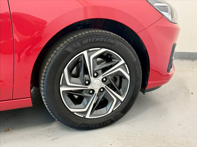 Hyundai i30 1,5 DPi COMFORT 1.MAJITEL - fotka 12 z 13