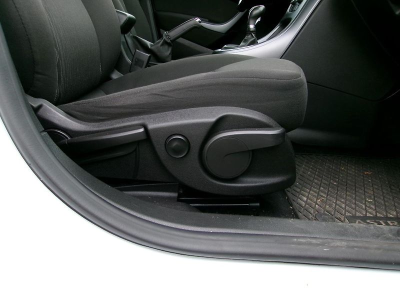 Opel Astra ST 1.6 CDTi ECOTEC 81kW *ČR - fotka 26 z 46