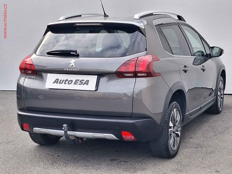 Peugeot 2008 (2019) 1.2 PT, Allure, AT, TZ, navi - fotka 4 z 19