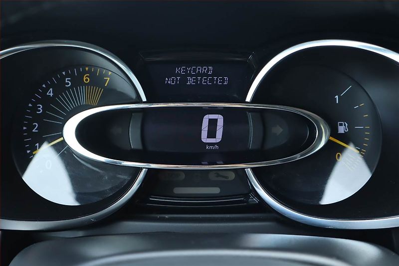 Renault Clio (2015) 1.2 16V, Navi, Tempomat - fotka 11 z 21