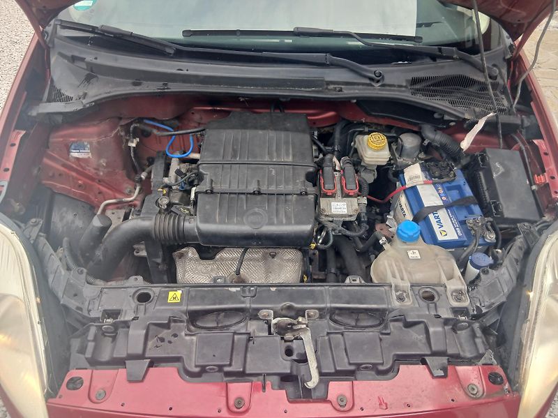 Fiat Grande Punto 1.4i 57 kW  - fotka 24 z 29