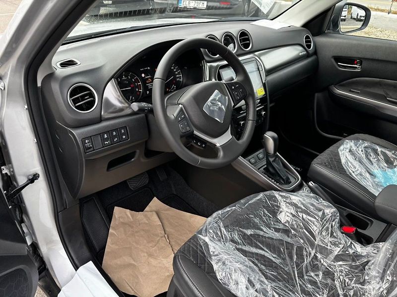 Suzuki Vitara 4x4 automat Elegance - fotka 10 z 10