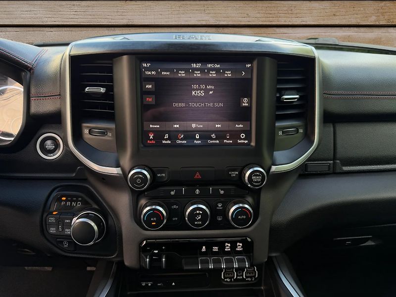 Dodge RAM (2019) +HEMI+LPG+OFFROAD PAKET+ - fotka 18 z 22