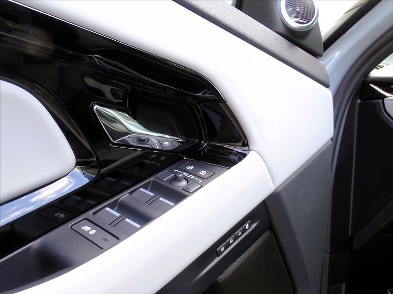 Land Rover Range Rover Evoque (2026) 2,0 D165 DYNAMIC SE AWD - fotka 8 z 25