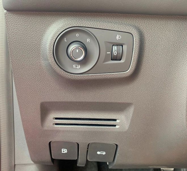 MG ZS Exclusive 1,0 TGI 82 kW 2WD 6A - fotka 9 z 17