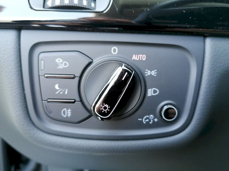 Audi A8 (2010) 4,2 V8 Quattro TOP - fotka 14 z 25