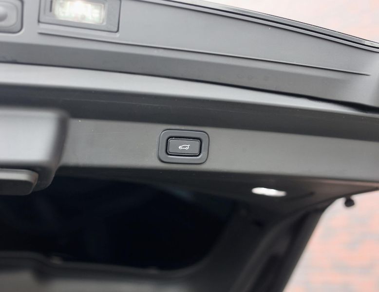 Land Rover Range Rover Sport (2022) 3.0 V6 ehybrid - fotka 43 z 45