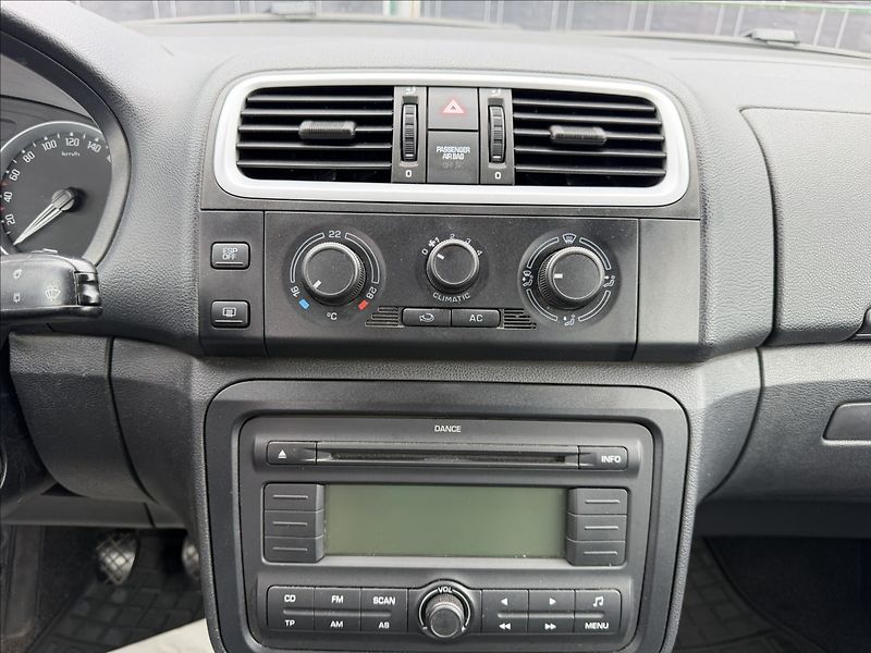 Škoda Fabia II 1.4 Ambiente - fotka 9 z 17