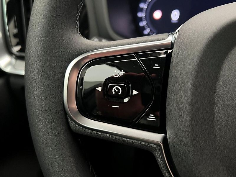 Volvo V60 (2026) B4 PLUS DARK AUT - fotka 19 z 44