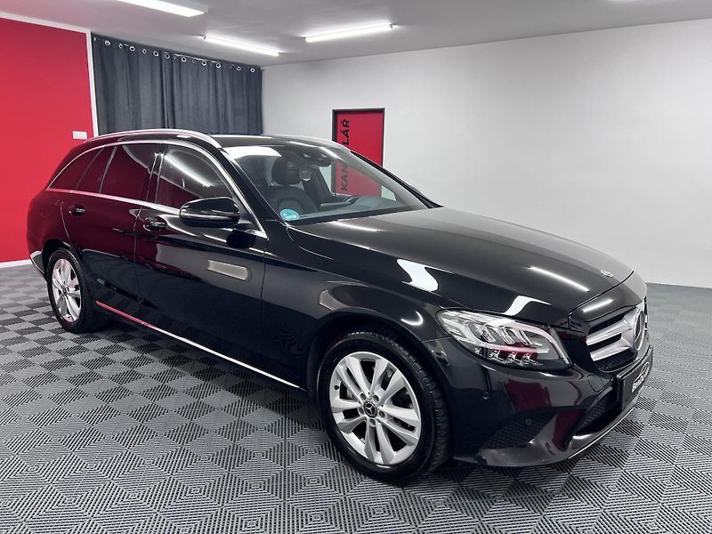 Mercedes-Benz Třídy C 220d 4-Matic Burmester Servis - fotka 3 z 45