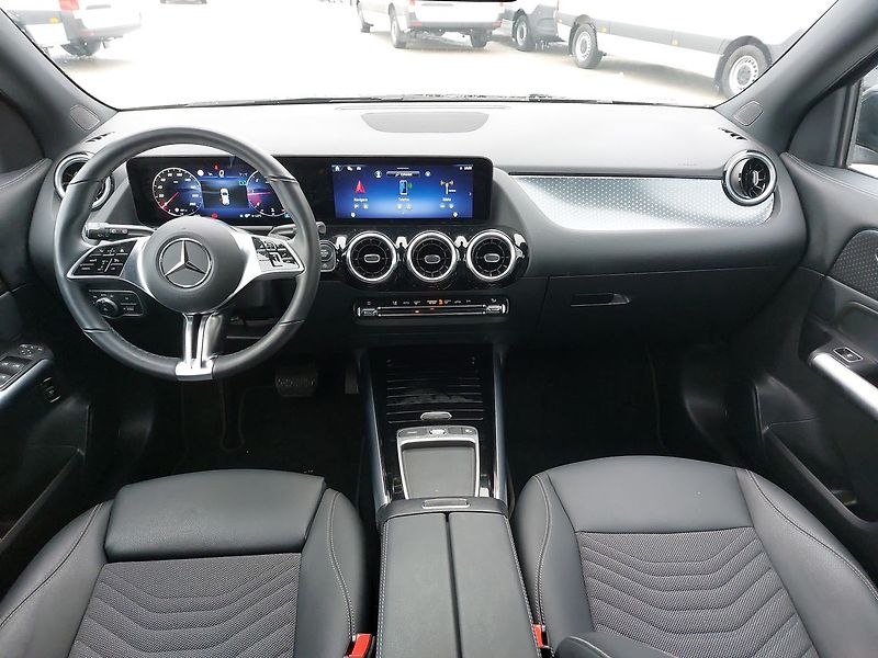 Mercedes-Benz GLA GLA180d - fotka 16 z 26
