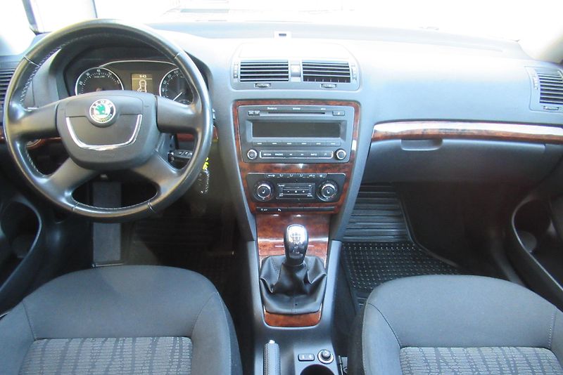 Škoda Octavia 1.4 TSi ELEGANCE EL.ŠÍBR XENON - fotka 9 z 35