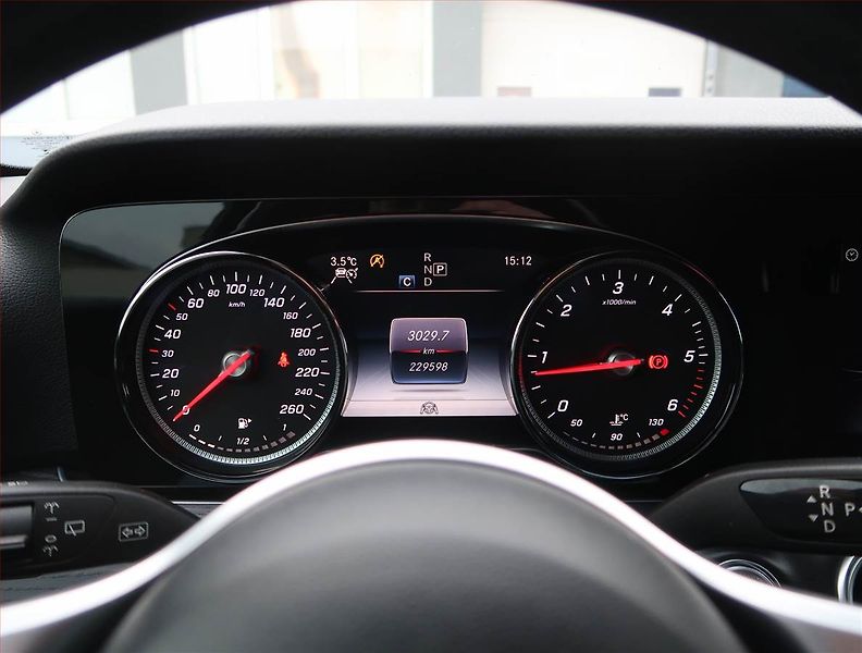 Mercedes-Benz Třídy E (2018) Avantgarde E 300 d - fotka 11 z 23